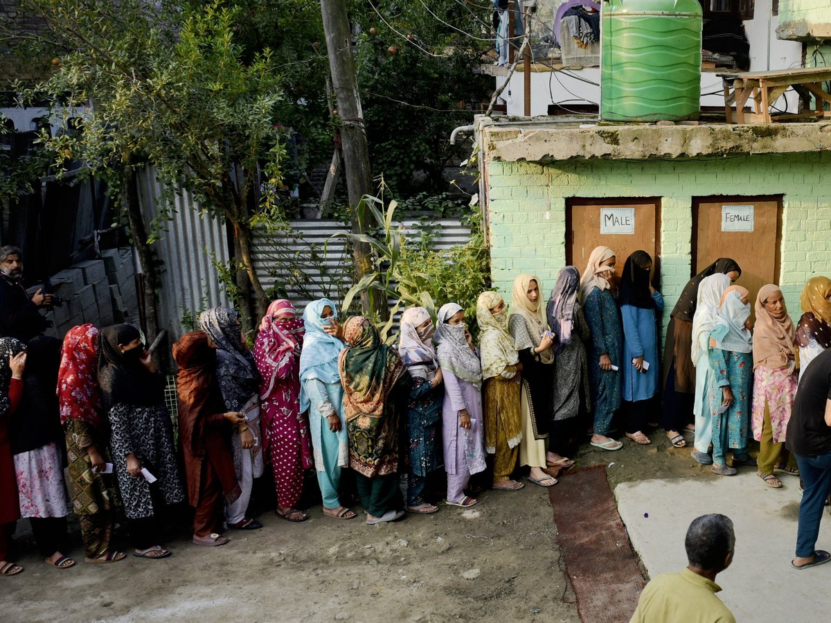 Outlook Photos : Phase 3 of assembly elections in Jammu and Kashmir 