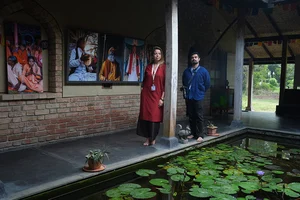 | Photo: Sandipan Chatterjee/Outlook : Raghav Pasricha and Eva Zanettin in the ashram of Parvati Baul amidst their exhibition