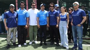 IANS : Rajkummar Rao play cricket with visually impaired kids