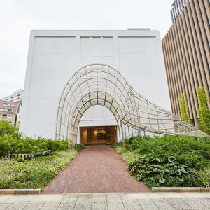 Shutterstock : The Haruki Murakami library in Waseda University 