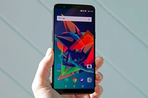 OnePlus5T Review: This Smartphone Comes With Face Unlock Feature. But Is It Worth Buying?