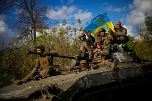 AP : Ukrainian soldiers  on an armoured vehicle |