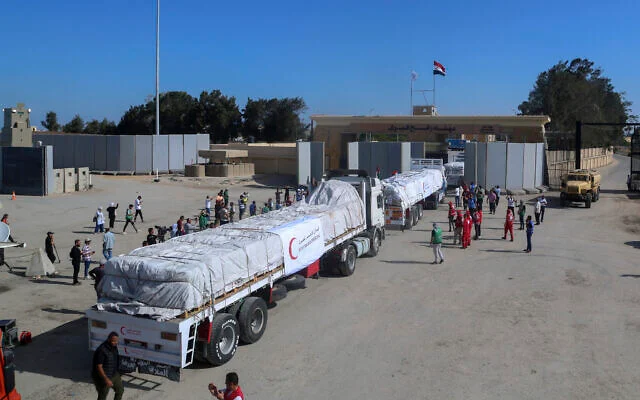 Trucks of Egyptian Red Crescent carrying humanitarian aid for the Gaza Strip