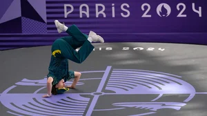 AP Photo/Abbie Parr : Australia's Rachael Gunn, known as B-Girl Raygun, competes during the Round Robin Battle at the breaking competition at La Concorde Urban Park at the 2024 Summer Olympics.