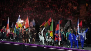 AP Photo/Thibault Camus : Athletes from different delegations parade during the closing ceremony of the 2024 Paralympics.