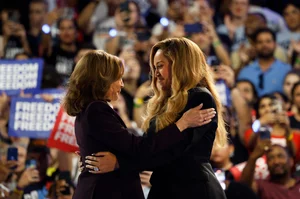 AP Photo : Beyonce, right, and Democratic presidential nominee Vice President Kamala Harris, left, embrace on stage during a campaign rally Friday, Oct. 25, 2024, in Houston.