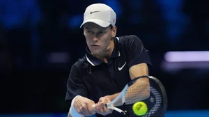 AP Photo/Antonio Calanni : Italy's Jannik Sinner returns to Norway's Casper Ruud during their semifinal tennis match of the ATP World Tour Finals at the Inalpi Arena in Turin, Italy.