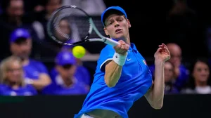 AP/Manu Fernandez : Italy's Jannik Sinner returns the ball against Argentina's Sebastian Baez during their Davis Cup quarter-final match.