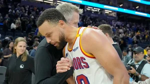 AP Photo/Tony Avelar : Golden State Warriors guard Stephen Curry hugs head coach Steve Kerr after a victory against the Minnesota Timberwolves in an NBA basketball game in San Francisco.