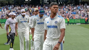 AP Photo/Asanka Brendon Ratnayake : Indian players walk off the field after losing the fourth test cricket match against Australia at the Melbourne Cricket Ground, Melbourne.