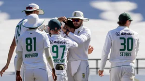  AP Photo/Halden Krog : South Africa players celebrate the wicket of Pakistan's Salman Agha during the fourth day of the second test match between South Africa and Pakistan in Cape Town, South Africa, Monday, Jan. 6, 2025.