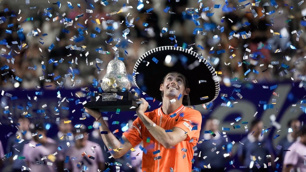 AP : Alex de Minaur of Australia holds up his trophy after beating Casper Ruud of Norway in the final match of the Mexican Open tennis tournament in Acapulco, Mexico on March 2, 2024.