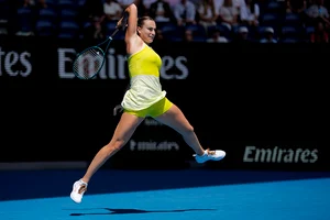 | Photo: AP/Asanka Brendon Ratnayake : Australian Open 2025: Aryna Sabalenka plays a forehand return to Clara Tauson