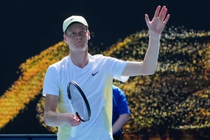 | Photo: AP/Asanka Brendon Ratnayake : Australian Open 2025: Jannik Sinner waves after defeating Nicolas Jarry