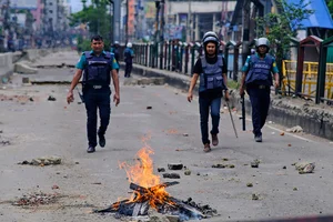 Photo: AP/Mahmud Hossain Opu : Bangladesh Campus Violence