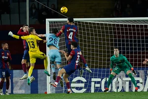 Photo: AP/Joan Monfort : La Liga: Barcelona vs Osasuna