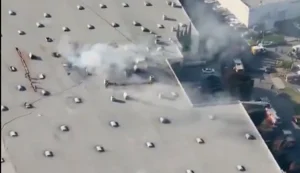 X/@nabilajamal : Plane crashes through a warehouse rooftop in Southern California