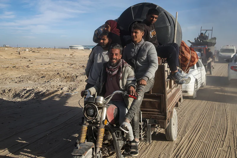 Displaced Palestinians return to Gaza_4