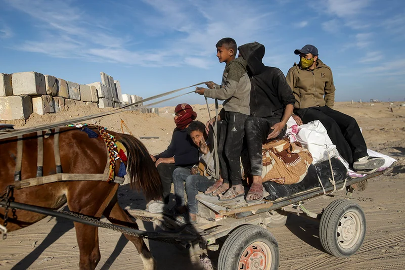 Displaced Palestinians return to Gaza_5