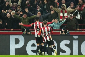 | Photo: AP/Alastair Grant : EPL 2024-25: Brentford's Christian Norgaard celebrates after scoring against Manchester City 