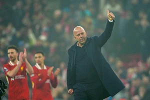 | Photo: AP/Ian Hodgson : EPL 2024-25: Liverpool's coach Arne Slot celebrates his team 3-1 victory over Leicester City