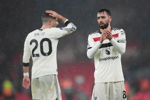 | Photo: AP/Jon Super : EPL 2024-25: Manchester United's Bruno Fernandes reacts at the end of the match