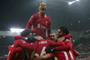 | Photo: AP/Ian Hodgson : EPL 2024-25: Virgil van Dijk, top, celebrates after Mohamed Salah scored his side's third goal