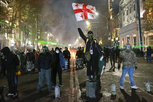 | Photo: AP/Zurab Tsertsvadze : Pro-EU protests in Georgia: Demonstrators participate a rally