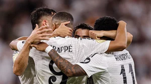 X/realmadriden : Real Madrid players celebrate.