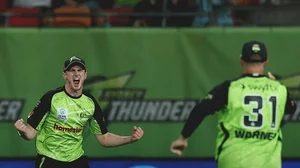 X/ThunderBBL : Sydney Thunder players celebrate.