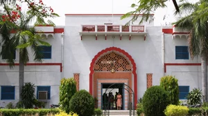 AMU Women's College 