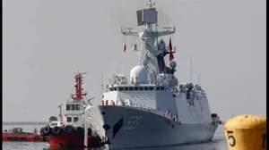  A type 054A guided missile frigate 'Wuhu', prepares to dock at Manila's South Harbor in Philippines