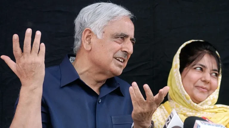 Former CM of J&K Mufti Mohammad Sayeed along with his daughter and PDP President Mehbooba Mufti. - null