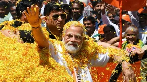 PM Modi being greeted during a rally. (Representative image)