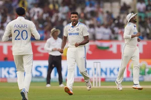 | Photo: AP/Manish Swarup : India vs England 2nd Test, Day 3