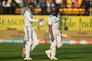 | Photo: AP/Ashwini Bhatia : India vs England 5th Test, Day 1