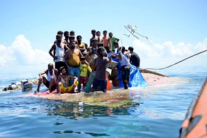 | Photo: AP/Reza Saifullah : Indonesia Rohingya Muslims