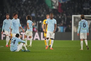 | Photo: AP/Alessandra Tarantino : Serie A 2024-25: Lazio players react at the end of the match