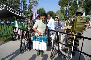 | Photo: AP/Mukhtar Khan : J&K Polls 2024: Indian paramilitary soldiers guard near venue for distribution of election material