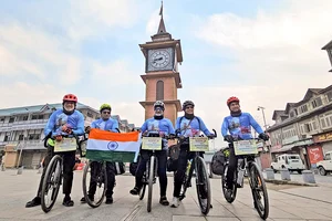 | Photo: PTI : 'Kashmir to Kanyakumari' cycle expedition