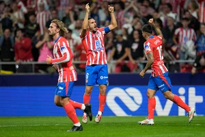 | Photo: AP/Bernat Armangue : La Liga 2024-25 Atletico Madrid vs Real Madrid: Atletico players celebrate a goal during the La Liga soccer match