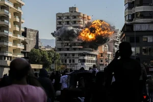 AP : Israel Bombards Beirut Suburbs |