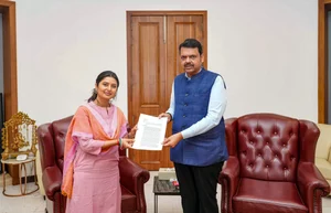 PTI : Maharashtra CM meets actor Prajakta Mali assured action against BJP MLA Suresh Dhas over his alleged 'derogatory' remarks against her.