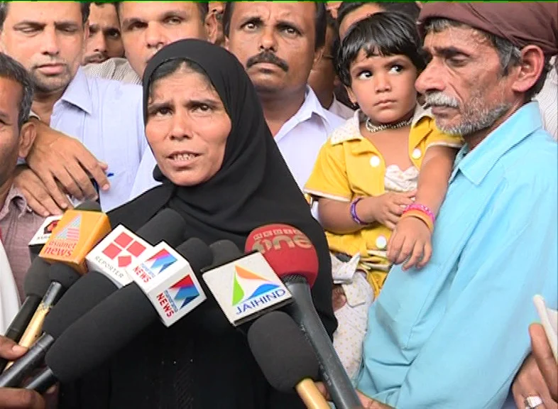 Moithu and his wife Aisha, mourning the loss of their daughter Safia.