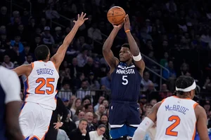 | Photo: AP/Frank Franklin II : NBA 2024-25: Timberwolves' Anthony Edwards (5) shoots over Knicks' Mikal Bridges