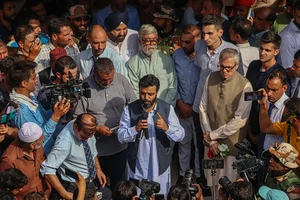 Photo by Firdous Nazir/NurPhoto via Getty Images) : Member of Parliament and National Conference (NC) leader Aga Syed Ruhullah Mehdi (C) and former chief minister of Jammu and Kashmir and National Conference (NC) Vice President Omar Abdullah (R) 