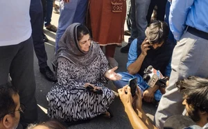 PTI : PDP chief Mehbooba Mufti protesting outside Bijbehara police station.