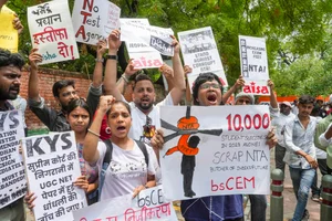 PTI : IYC members protesting at Jantar Mantar | 