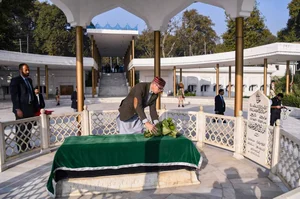 PTI : National Conference Vice President and J&K CM Omar Abdullah offers Fatiha Khawani at Qaid Mazar