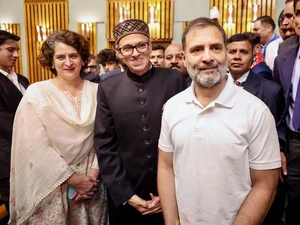 PTI : Rahul Gandhi and Priyanka Gandhi Vadra with CM-designate Omar Abdullah